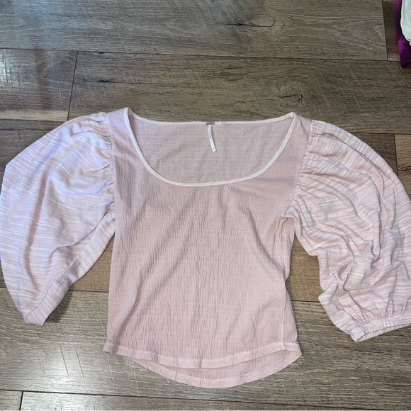 Free People Flirty Fun Puff Sleeves Low Scoop Neck Blouse C7 - Picture 1 of 3